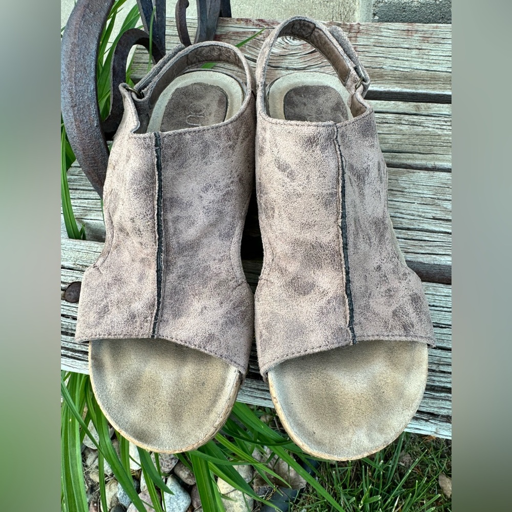 Super cute Corky’s wedge sandals! - Picture 4 of 4